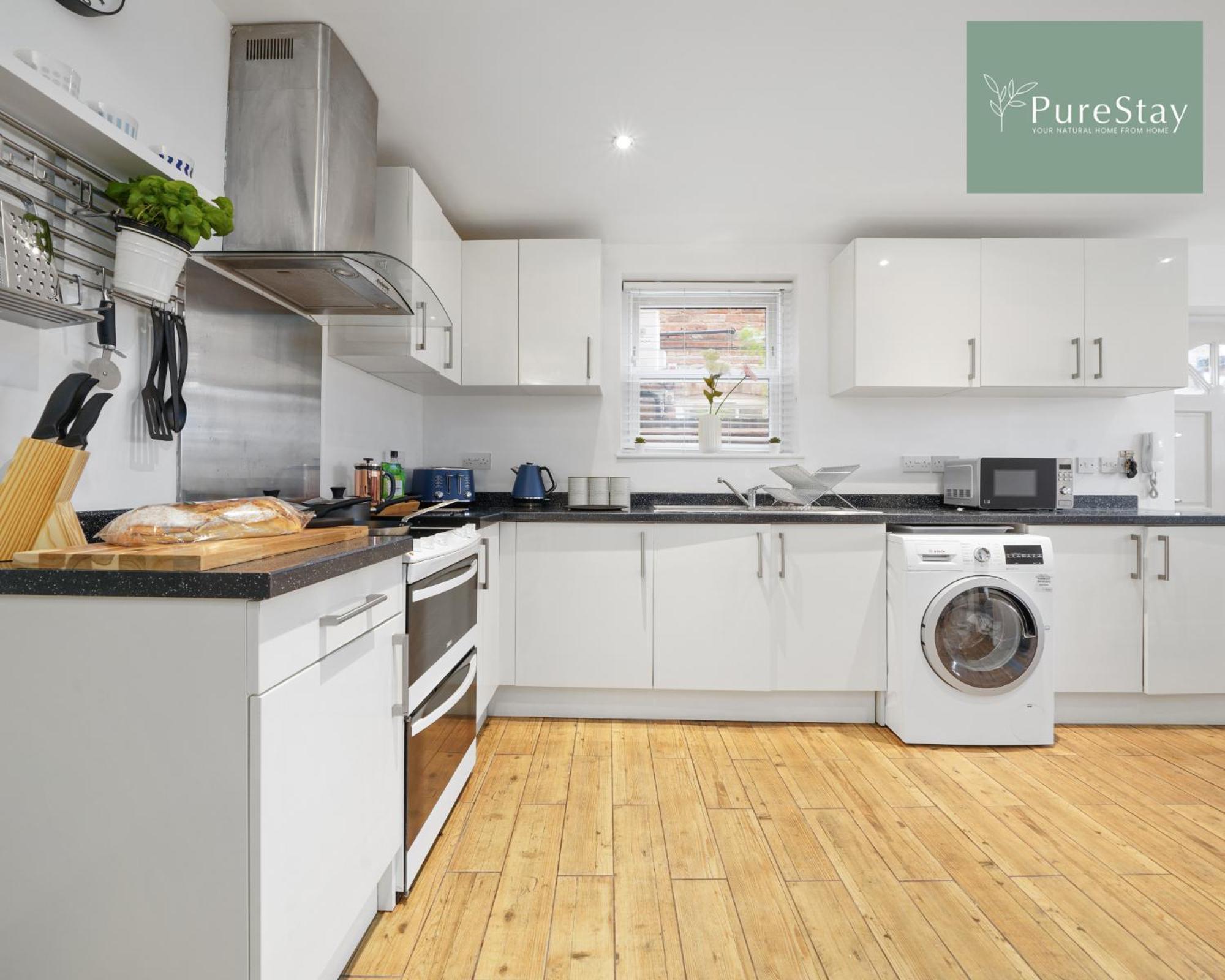 Stunning Two Bed Leamington Apartment With Free Wifi By Purestay Short Lets & Serviced Accommodation Bagian luar foto